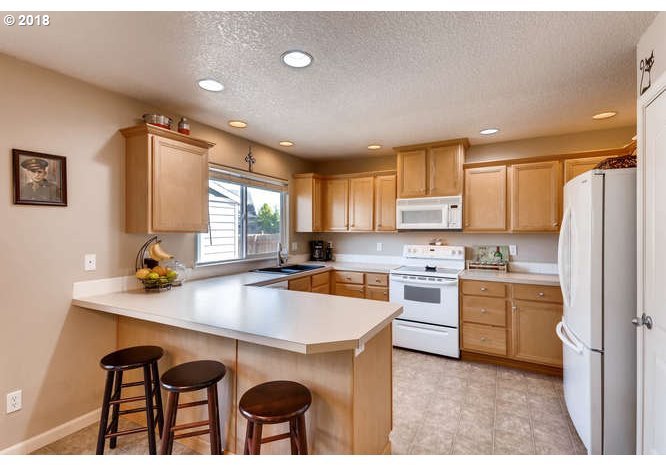 4398 5th Street Hubbard, OR 97032 - Photo 5 of 28 Gallery Image 5