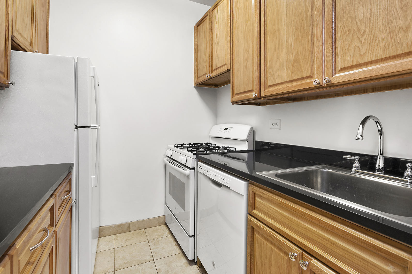 215 West 84th Street, Unit 320 Manhattan, NY 10024 - Photo 3 of 7