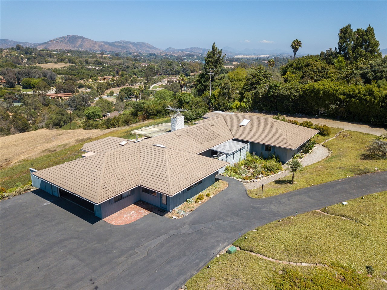 5476 La Crescenta Road Rancho Santa Fe, CA 92067 - Photo 2 of 14