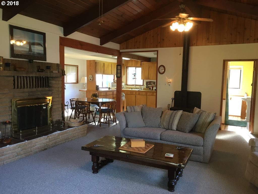 8455 Duncan Island Road Mapleton, OR 97453 - Photo 9 of 23 Gallery Image 9