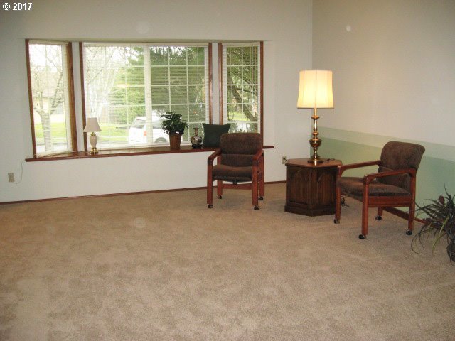 13280 Southwest Weir Road Beaverton, OR 97008 - Photo 4 of 32 Gallery Image 4