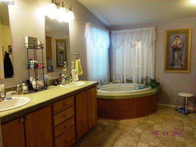 182 Estate Loop Winston, OR 97496 - Photo 9 of 16 Gallery Image 9