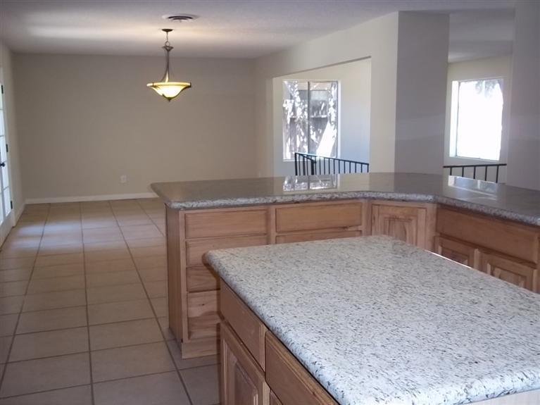 4404 Thatch Avenue Bakersfield, CA 93313 - Photo 6 of 20