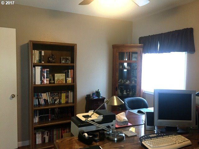 532 Glenbrook Loop Road Riddle, OR 97469 - Photo 5 of 31