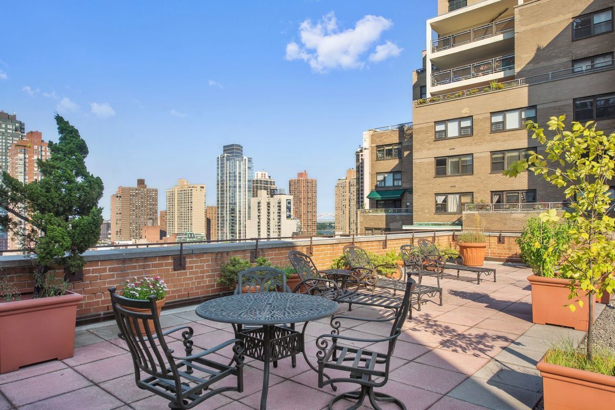 235 East 87th Street, Unit 9E Manhattan, NY 10128 - Photo 10 of 11