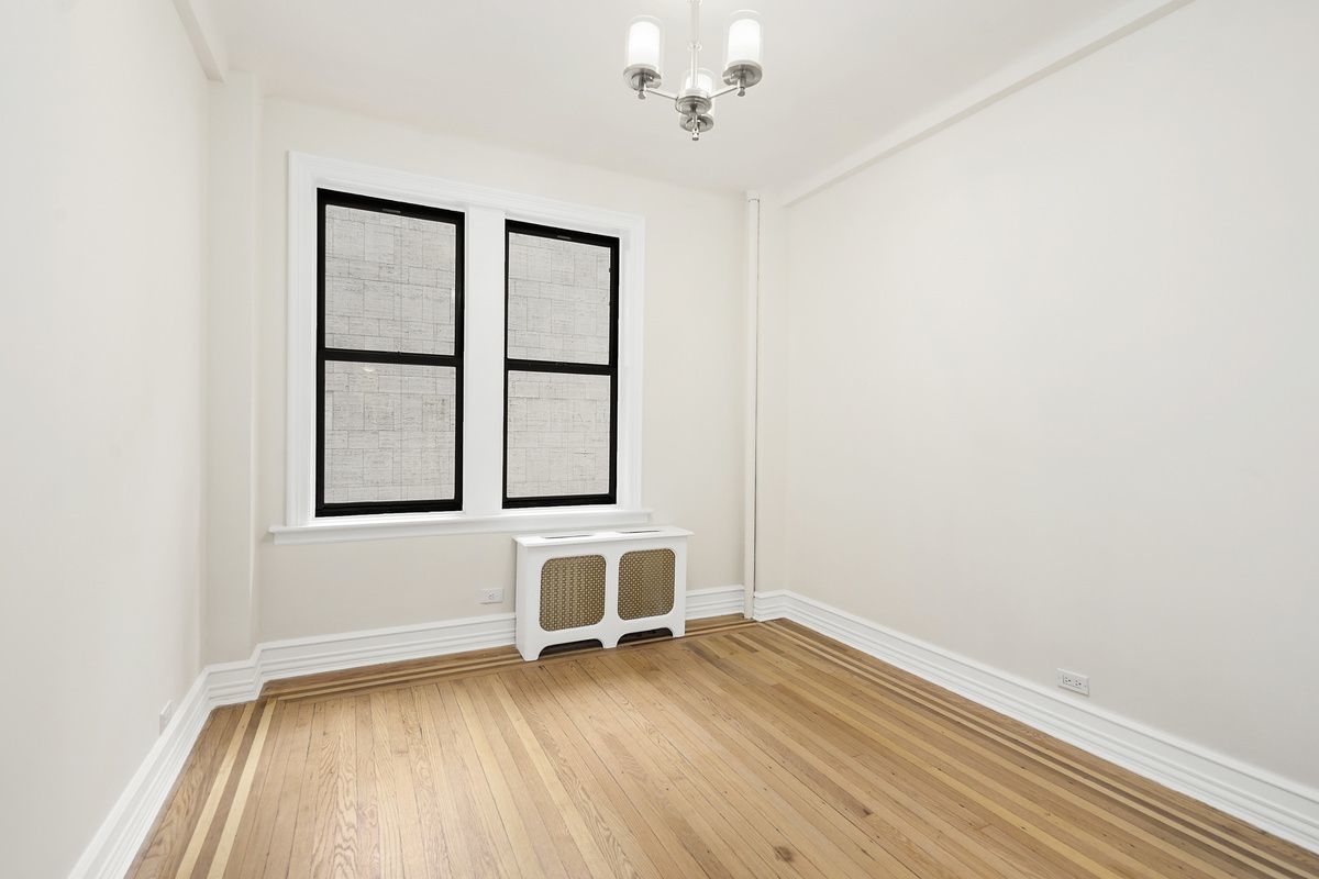 245 West 51st Street, Unit 607 Manhattan, NY 10019 - Photo 3 of 9