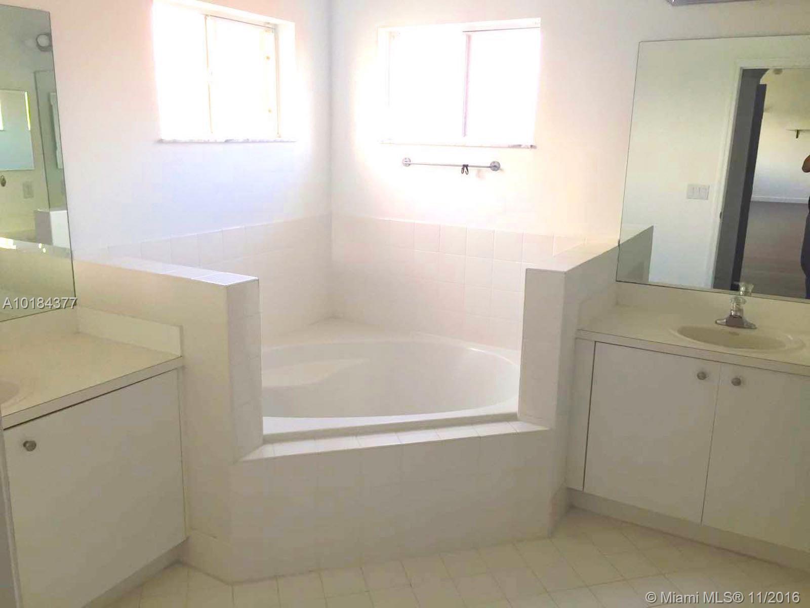 22012 Southwest 95th Place Cutler Bay, FL 33190 - Photo 10 of 16