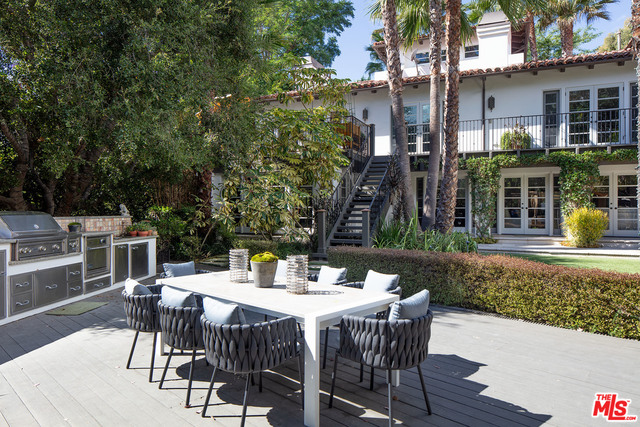 475 Halvern Drive Los Angeles, CA 90049 - Photo 13 of 26