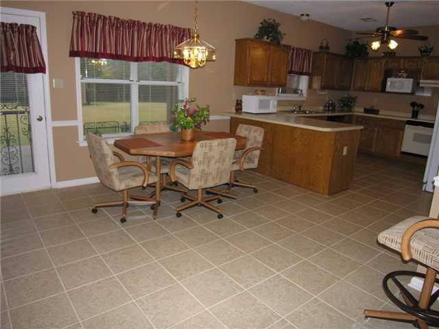 800 Coleherne Road Collierville, TN 38017 - Photo 4 of 12 Ample kitchen storage plus eat-in area