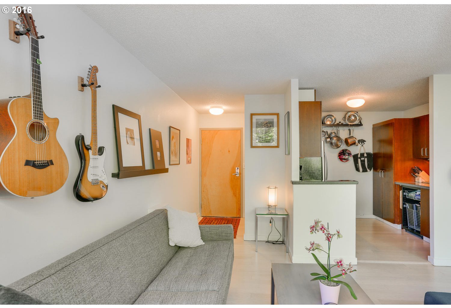 2020 Southwest Main Street, Unit 402 Portland, OR 97205 - Photo 4 of 29
