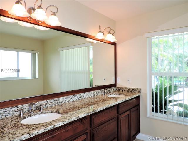 8452 Southeast Quail Ridge Way Hobe Sound, FL 33455 - Photo 11 of 36 Gallery Image 11