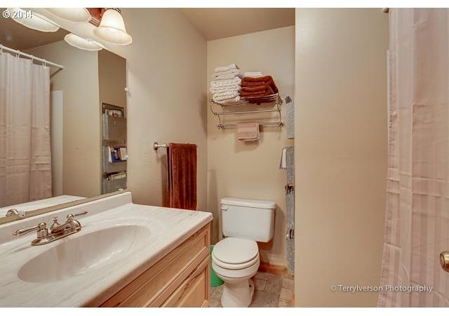 2235 Southeast Barnes Road Gresham, OR 97080 - Photo 9 of 16 Gallery Image 9