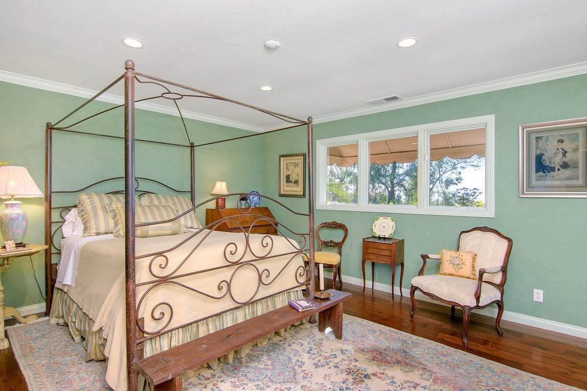 7453 Fairway Road La Jolla, CA 92037 - Photo 17 of 23 Gallery Image 17