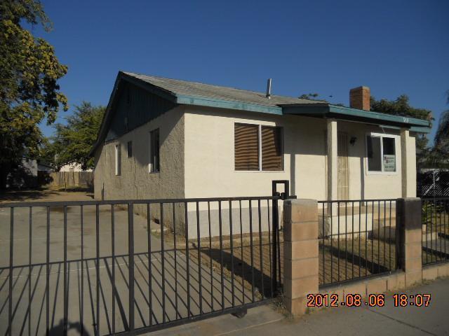 913 Sterling Road Bakersfield, CA 93306 - Photo 1 of 14 Gated lot and parking.
