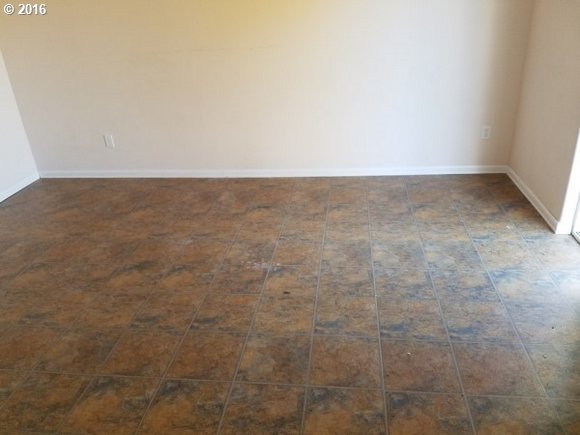 460 Northeast Rose Ridge Drive Winston, OR 97496 - Photo 3 of 15 Gallery Image 3