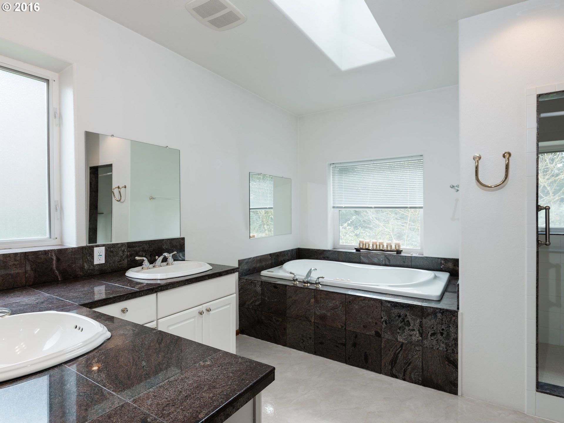 9750 Southwest Durham Road Tigard, OR 97224 - Photo 10 of 21 Gallery Image 10