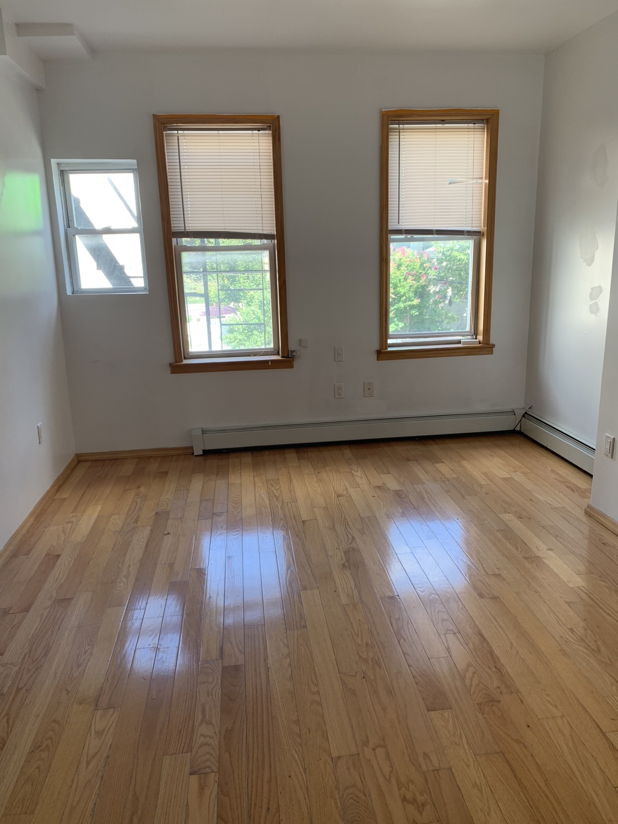 518 Graham Avenue, Unit 2 Brooklyn, NY 11222 - Photo 1 of 8