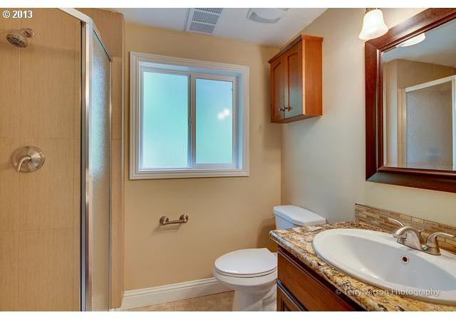 4933 Southwest 18th Place Portland, OR 97239 - Photo 15 of 16