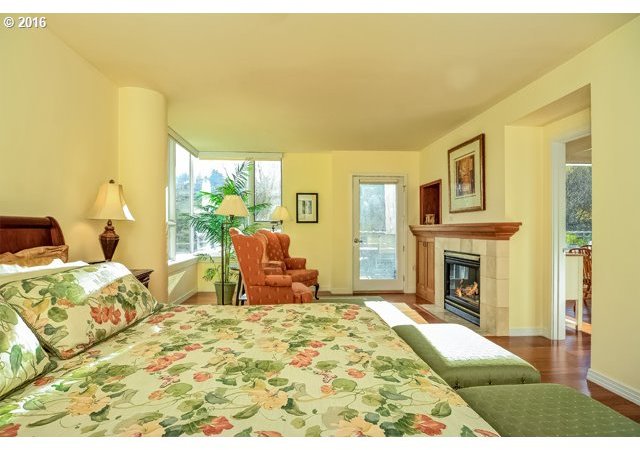 1132 Southwest 19th Avenue, Unit 207 Portland, OR 97205 - Photo 7 of 14 Gallery Image 7