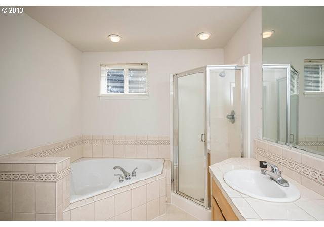 6975 Southwest River Road Hillsboro, OR 97123 - Photo 3 of 16