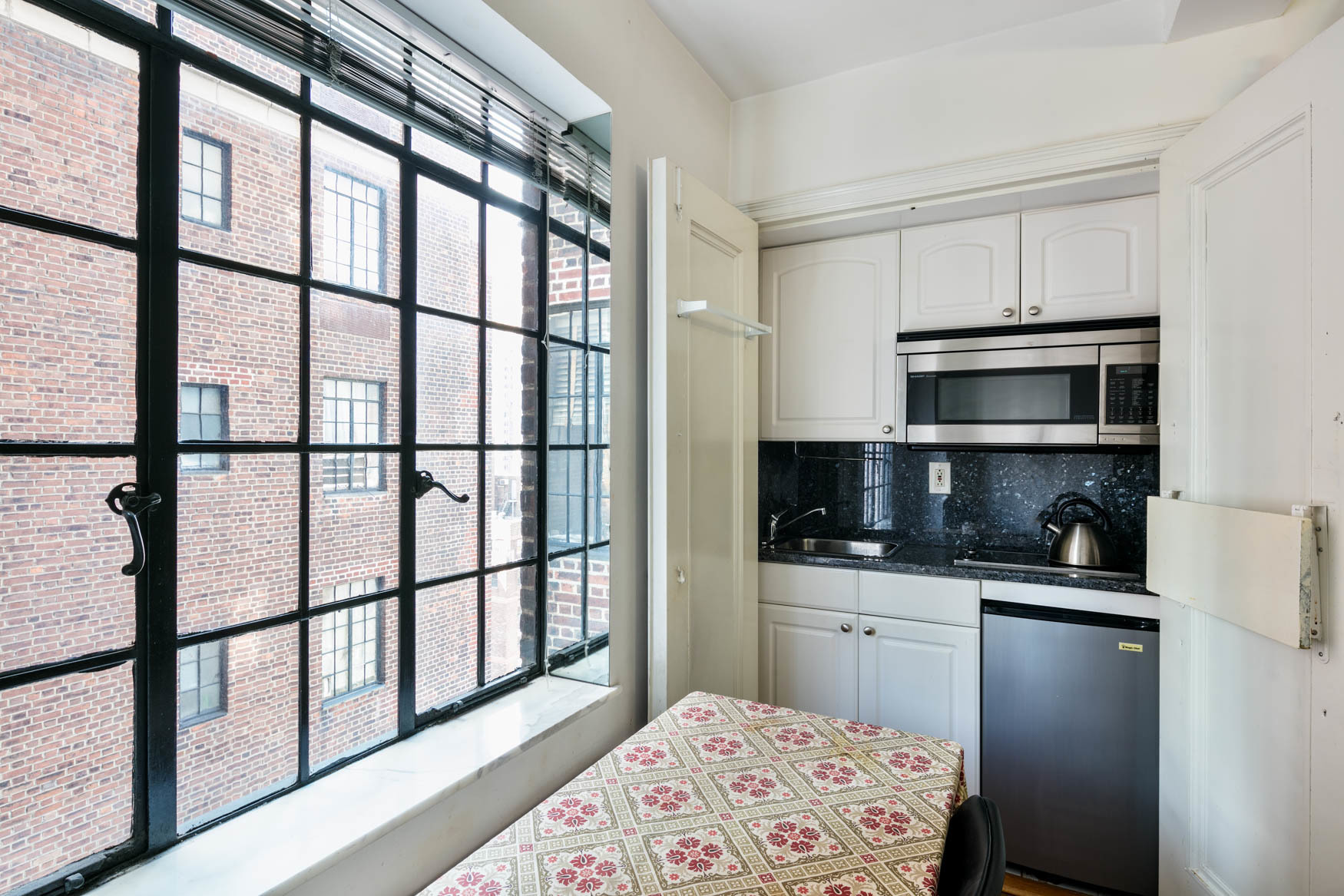 25 Tudor City Place, Unit 1714 Manhattan, NY 10017 - Photo 4 of 9