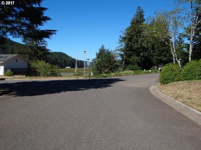 700 Evergreen Loop Reedsport, OR 97467 - Photo 25 of 32 Gallery Image 25