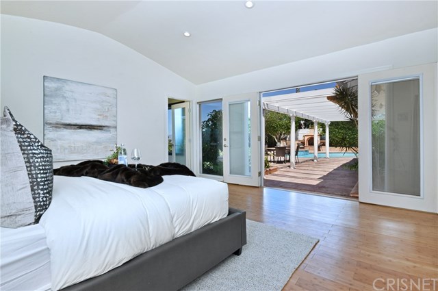 4406 Coronet Drive Encino, CA 91316 - Photo 16 of 44