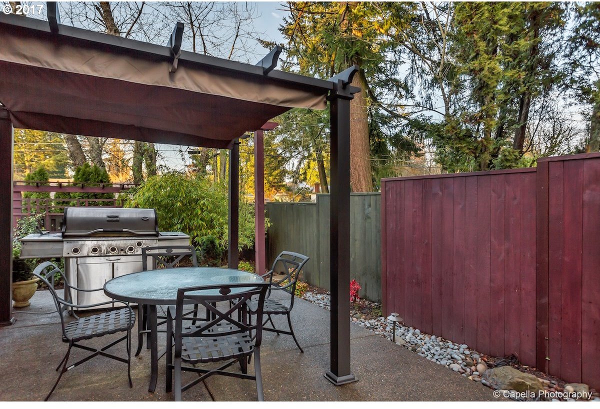 5406 Southwest Taylors Ferry Road Portland, OR 97219 - Photo 23 of 28