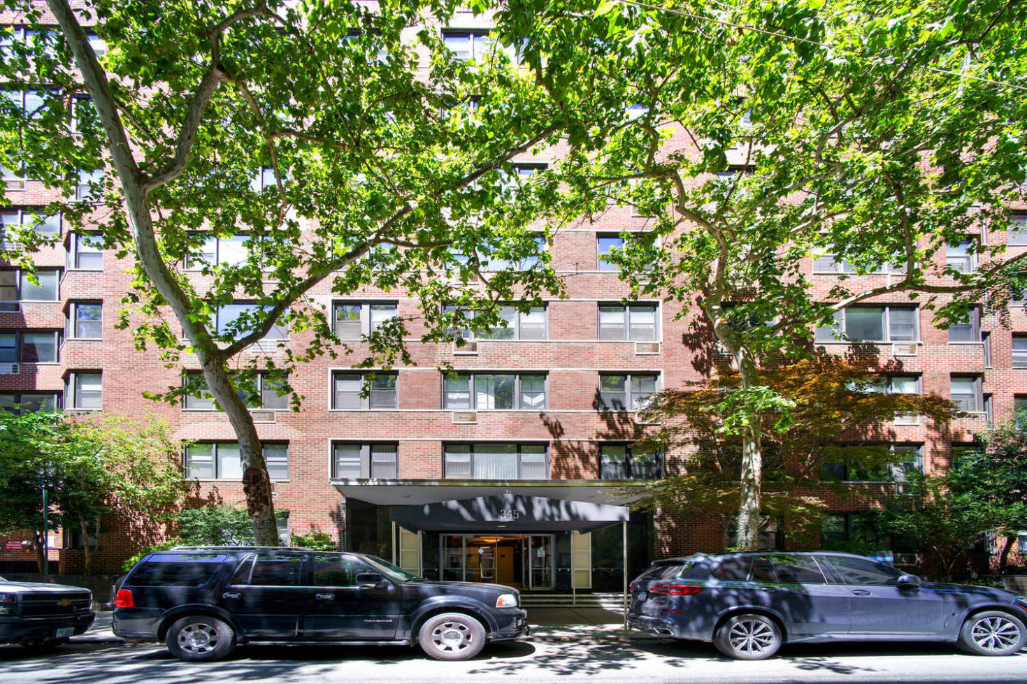 345 E 52nd St, Manhattan, NY 10022 - Photo 2 of 2