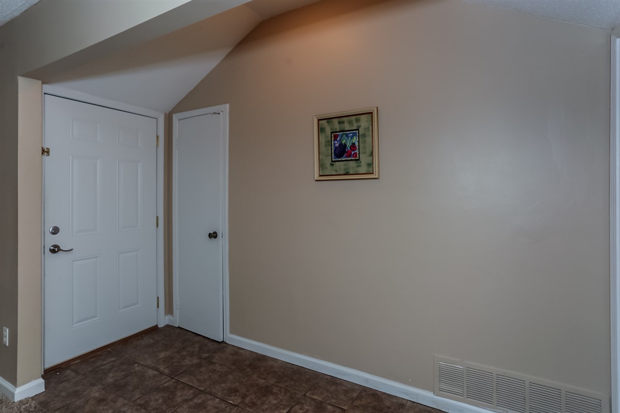 6539 Honeybrook Road Memphis, TN 38134 - Photo 11 of 25 As you walk through the front door you are welcomed into the gracious entry.