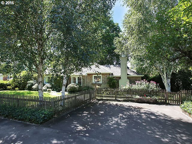 8517 Southwest 58th Avenue Portland, OR 97219 - Photo 5 of 32 Gallery Image 5