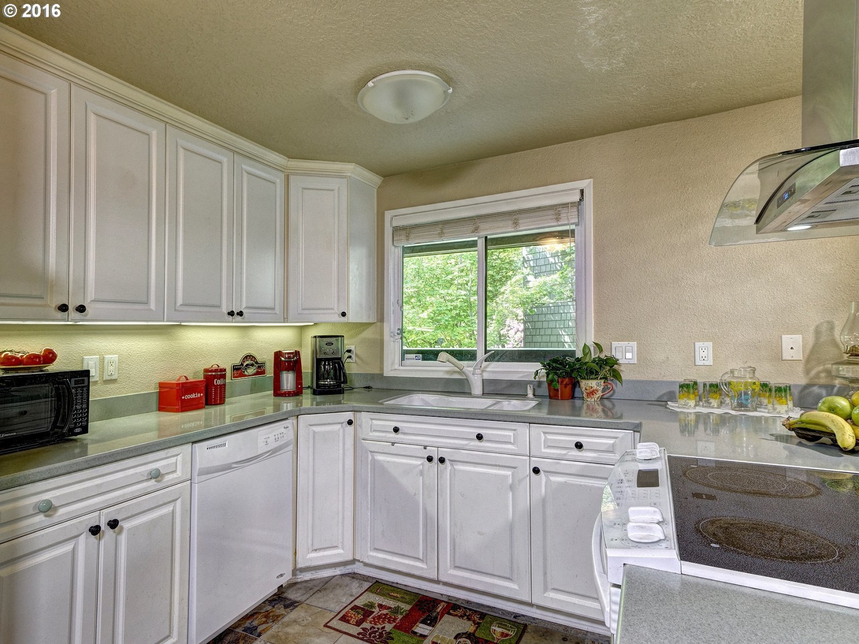 5620 Southwest Riverside Lane, Unit 2 Portland, OR 97239 - Photo 18 of 32 Gallery Image 18