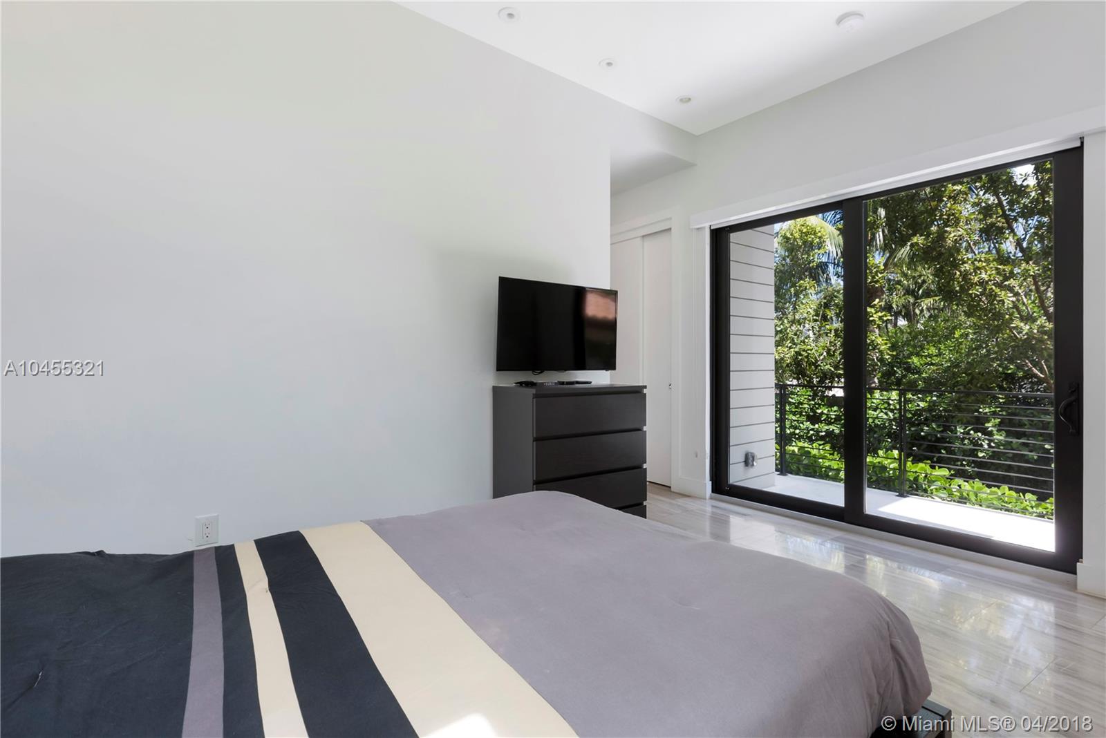 265 Harbor Drive Key Biscayne, FL 33149 - Photo 11 of 36