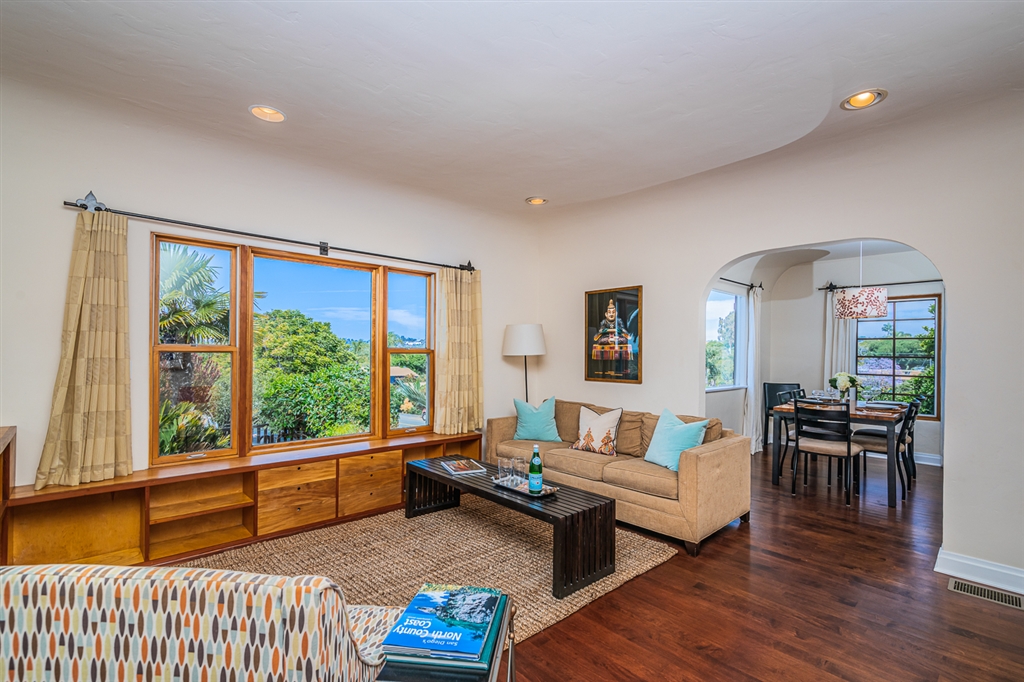89 East E Street Encinitas, CA 92024 - Photo 6 of 25