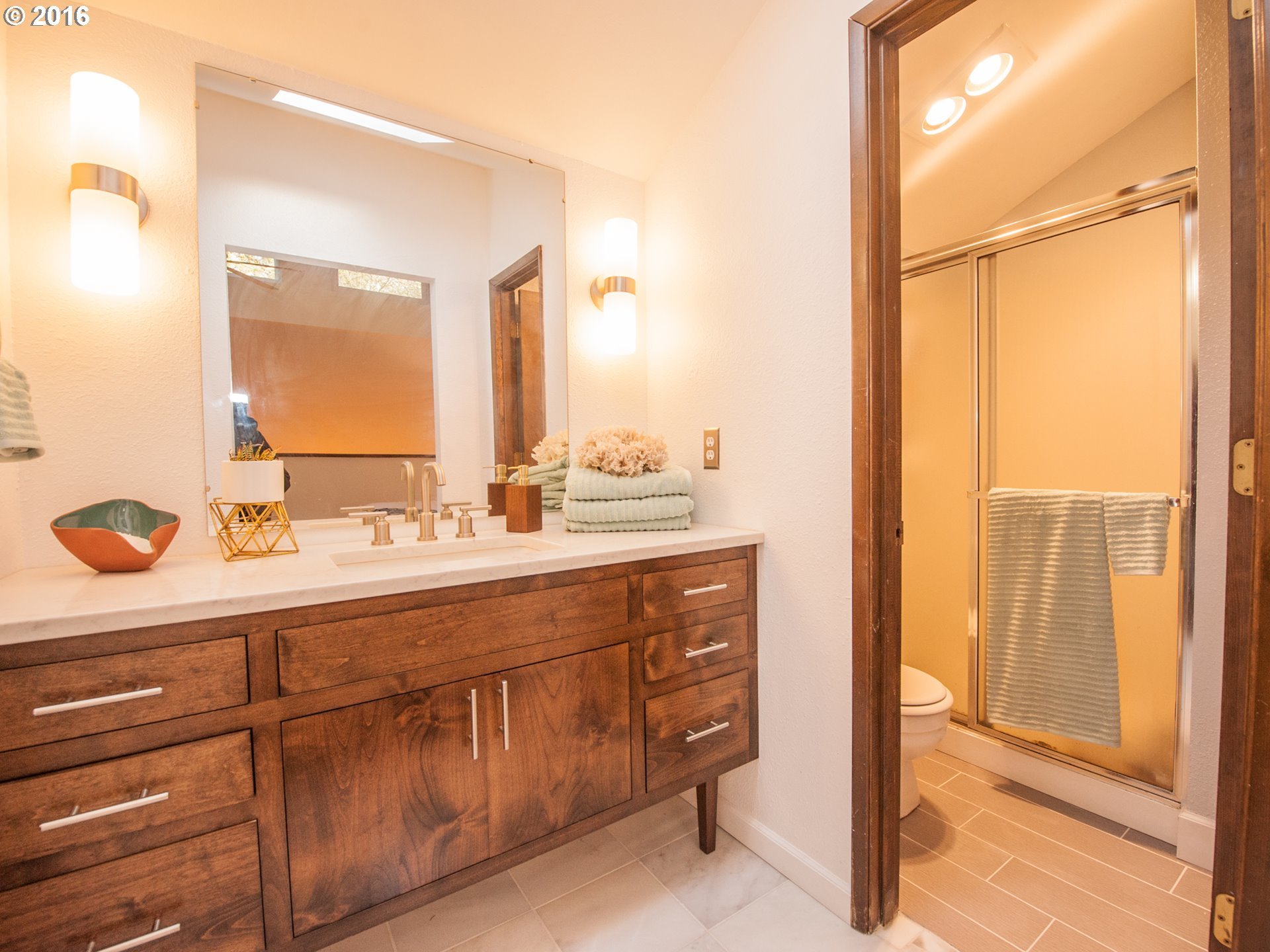 4564 Southwest Comus Place Portland, OR 97219 - Photo 5 of 27 Gallery Image 5