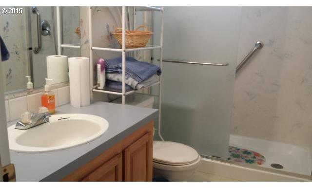 476 East 4th Avenue Riddle, OR 97469 - Photo 5 of 15