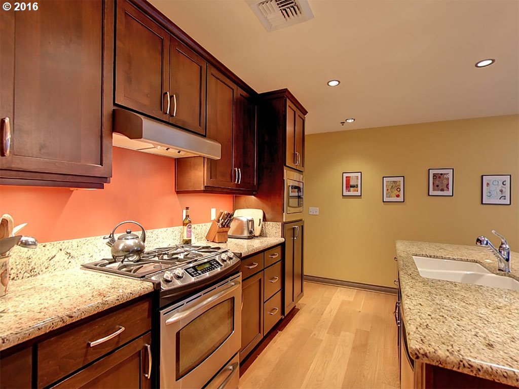 2448 Northwest Westover Road, Unit 102 Portland, OR 97210 - Photo 9 of 22 Gallery Image 9