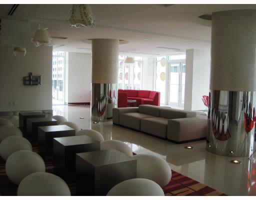 41 Southeast 5th Street, Unit 2003 Miami, FL 33131 - Photo 3 of 7