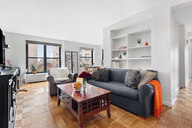 $749,000 | 201 Clinton Avenue, Unit 6F | Clinton Hill