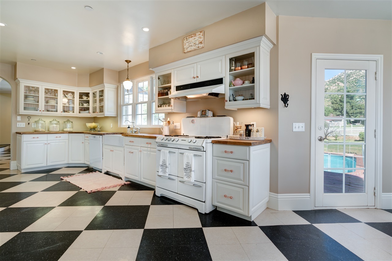 26178 Matlin Road Ramona, CA 92065 - Photo 9 of 25 Gallery Image 9
