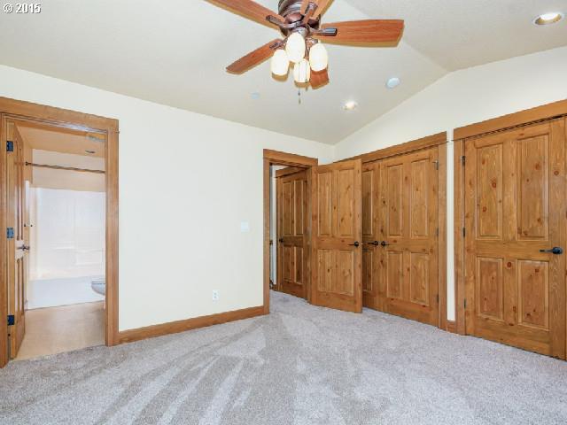 4654 Southwest Condor Avenue Portland, OR 97239 - Photo 7 of 16 Gallery Image 7