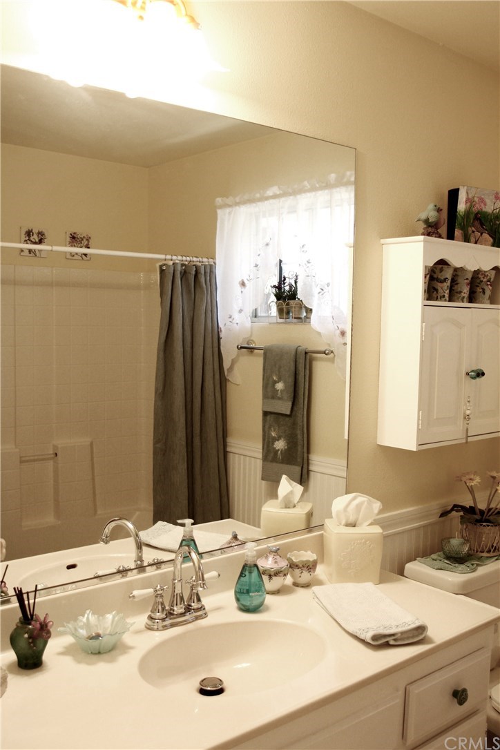 375 Grandview Road Twin Peaks, CA 92391 - Photo 20 of 30 Upstairs bathroom 2