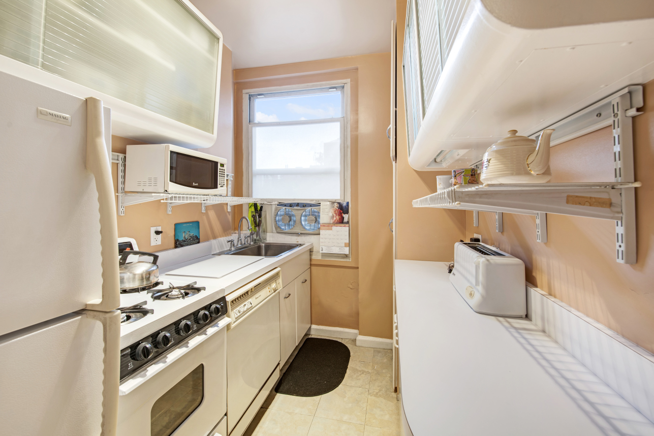 263 West End Avenue, Unit 15D Manhattan, NY 10023 - Photo 4 of 9