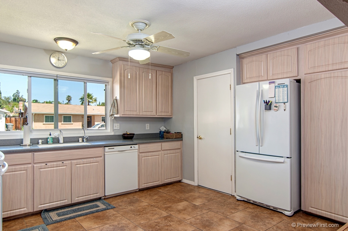 9761 Abbeyfield Road Santee, CA 92071 - Photo 6 of 25 Gallery Image 6