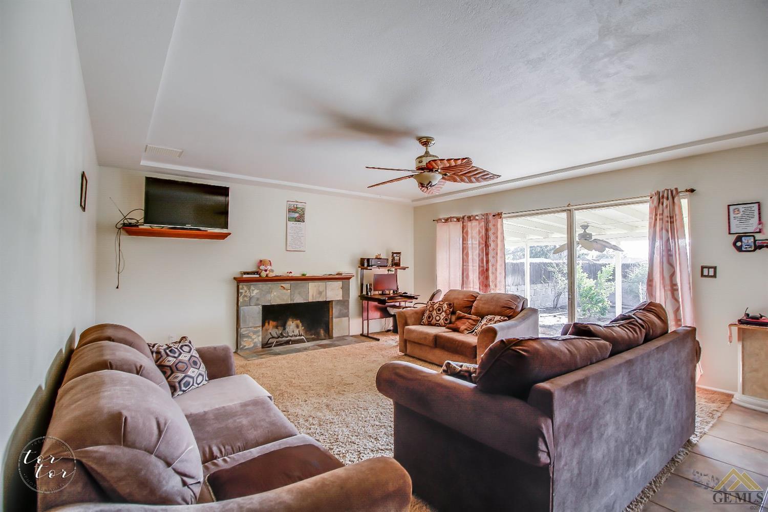 2108 Fairfax Road Bakersfield, CA 93306 - Photo 8 of 29 LIVING ROOM