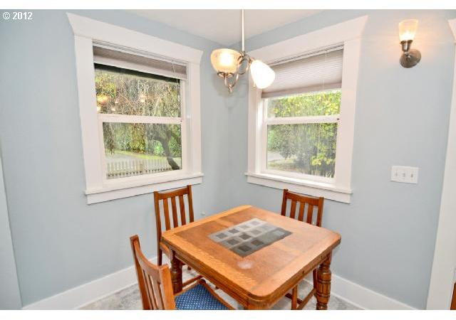 4635 Southwest Evans Street Portland, OR 97219 - Photo 14 of 16 Gallery Image 14