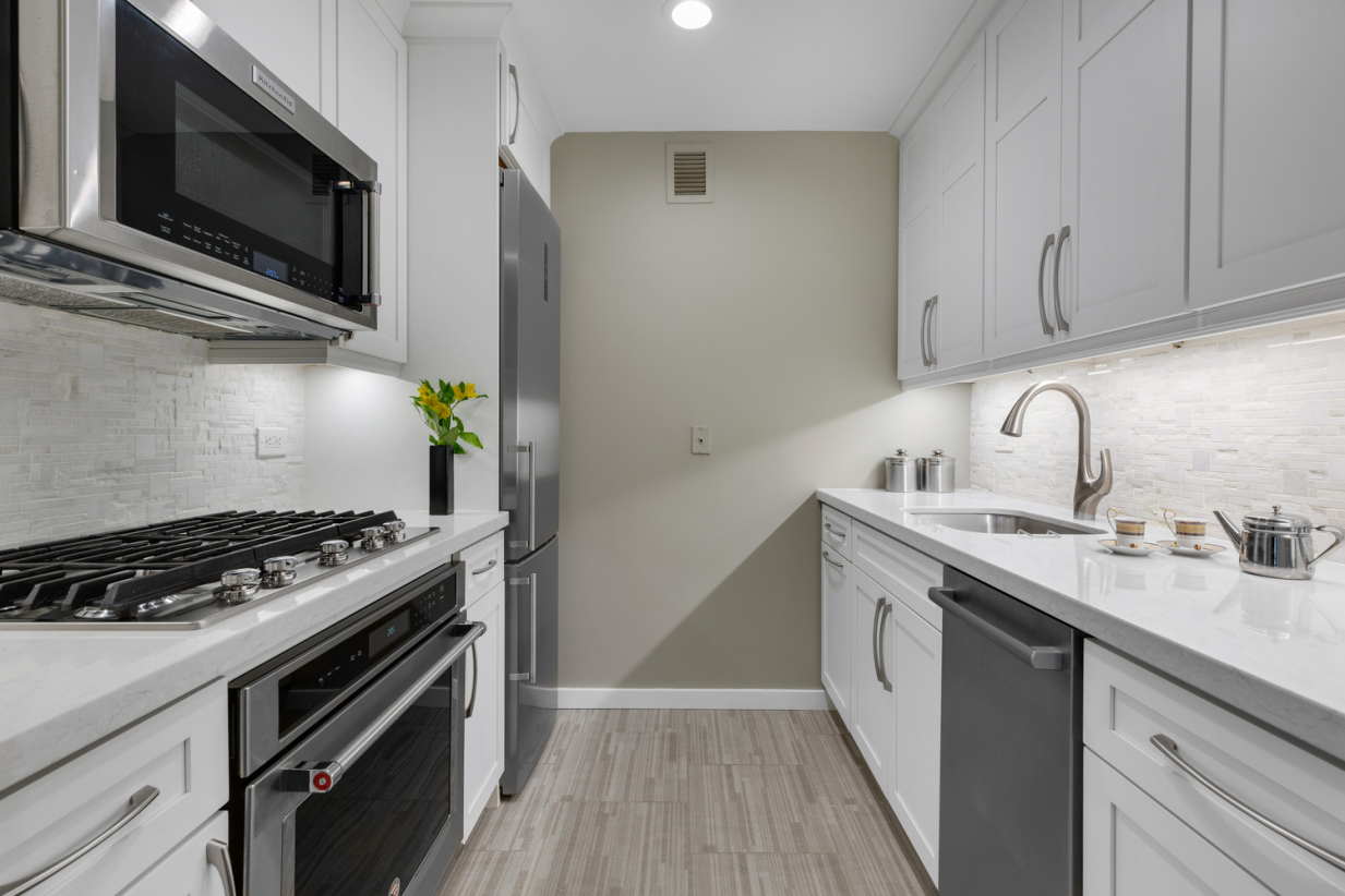 146 West 57th Street, Unit 37B Manhattan, NY 10019 - Photo 3 of 6