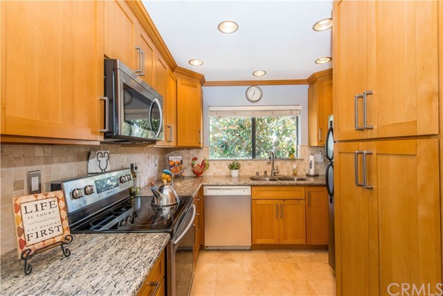 131 Remington, Unit 239 Irvine, CA 92620 - Photo 3 of 36 Enjoy cooking in your remodeled kitchen!