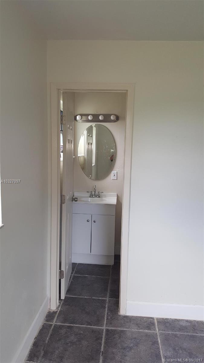 28704 Southwest 147th Place Homestead, FL 33033 - Photo 8 of 10