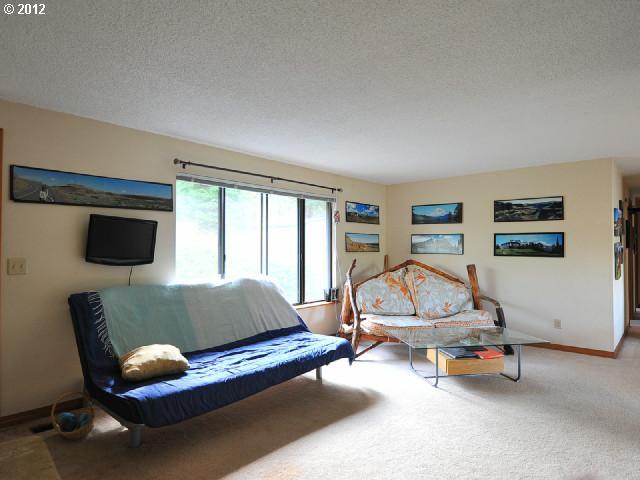 4834 Southwest Garden Home Road Portland, OR 97219 - Photo 9 of 16 Gallery Image 9